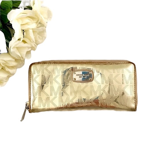 Michael Kors Handbags - Or FREE! Michael Kors Jet Set Travel Wallet